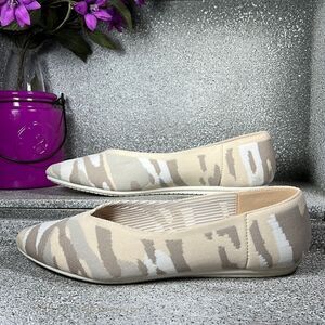 Kelly & Katie Camouflage Flats Pointed Shoes Size 9 9M